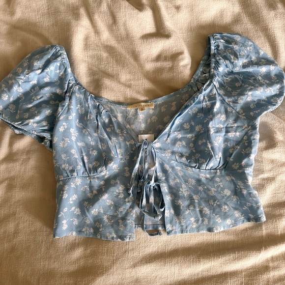 Cute flower top - Picture 1 of 1